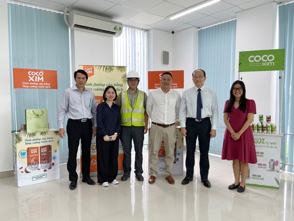 Tổng lãnh sự Singapore đến tham quan nhà máy Betrimex-1