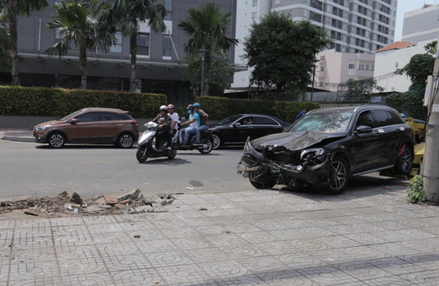 Ấn định ngày xét xử thanh niên phê ma túy lái Mercedes tông chết tài xế GrabBike, khiến nữ tiếp viên hàng không thương tật 79%-1