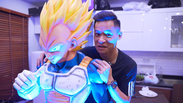 Khám phá dinh thự 7 tầng của Độ Mixi: Có thang máy và cả máy đếm tiền, phòng stream ngập mô hình đắt đỏ-9