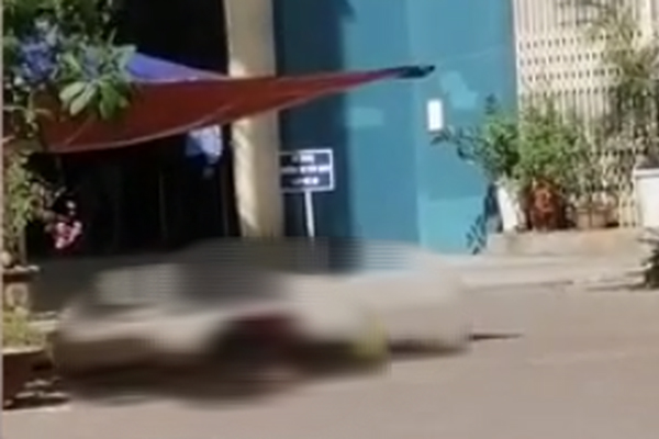 TP.HCM: Nam thanh niên rơi từ tầng 6 trường đại học xuống đất, tử vong thương tâm-3