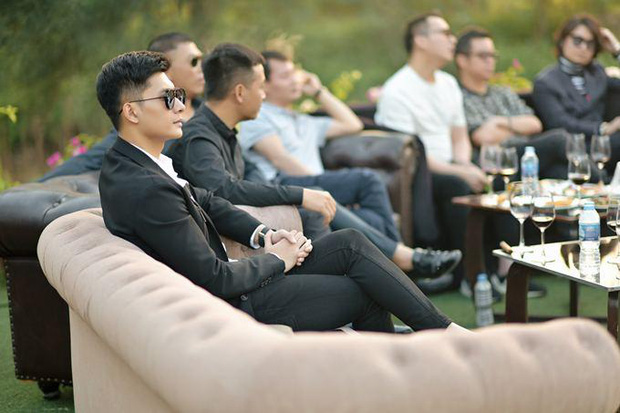 Bắt gặp Lệ Quyên được tình tin đồn Lâm Bảo Châu tháp tùng đi diễn, dính như sam từ hậu trường đến lúc lên sân khấu-2