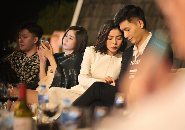 Bắt gặp Lệ Quyên được tình tin đồn Lâm Bảo Châu tháp tùng đi diễn, dính như sam từ hậu trường đến lúc lên sân khấu-4