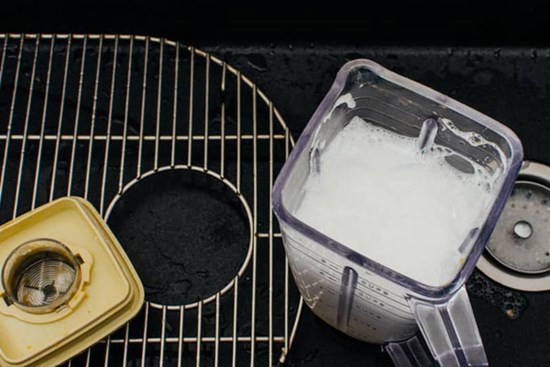 Cách làm sạch máy xay sinh tố trong 30 giây, chị em không thể bỏ qua!