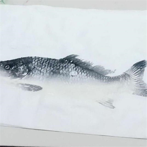 Cô giao bài tập vẽ cá, ông nội ra chợ mua cá thật về tưởng cho cháu xem mẫu, ai ngờ lại làm điều ai xem cũng cạn lời-2