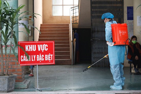 Bộ Y tế thông báo khẩn về BN 1347 ở TP.HCM: Lây nhiễm từ người cách ly, là giáo viên dạy tiếng Anh