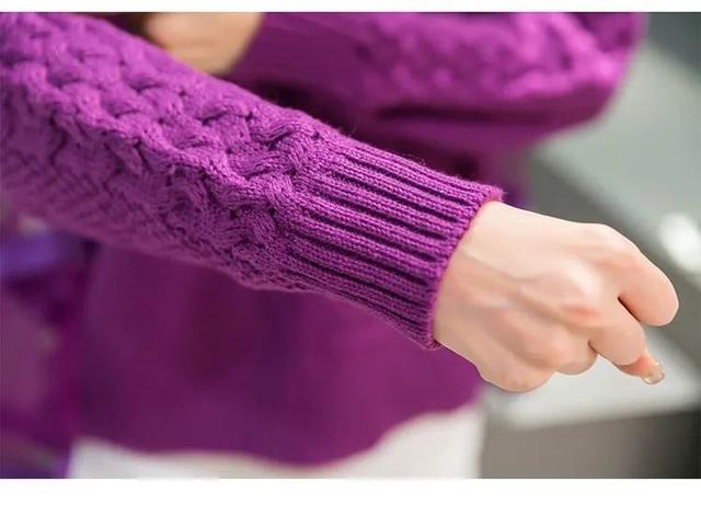 Áo len cashmere, áo khoác dạ... trang phục mùa đông rất nặng và khó giặt? Mách bạn 7 mẹo làm sạch quần áo mùa đông siêu thiết thực-1