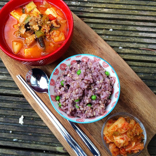 Ăn cơm mỗi ngày nhưng gái Hàn hiếm khi béo phì, lại còn trẻ hơn tuổi thật rất nhiều: Nhìn cách họ tiêu thụ gạo, chị em sẽ muốn học theo ngay-1