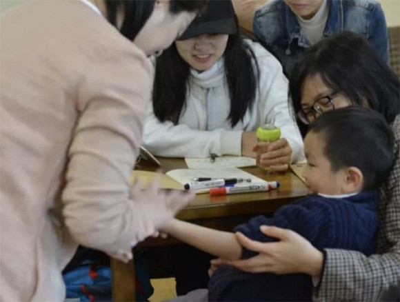 Mùa đông có hai bộ phận này của bé bị lạnh, nghĩa là cơ thể bé đã rất lạnh rồi! Mẹ đừng bỏ qua nhé-3