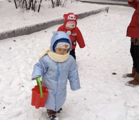 Mùa đông có hai bộ phận này của bé bị lạnh, nghĩa là cơ thể bé đã rất lạnh rồi! Mẹ đừng bỏ qua nhé-4