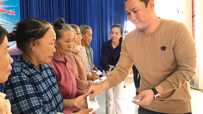 Cuộc sống của đại gia phòng trà ra sao sau khi ly hôn Lệ Quyên?-6