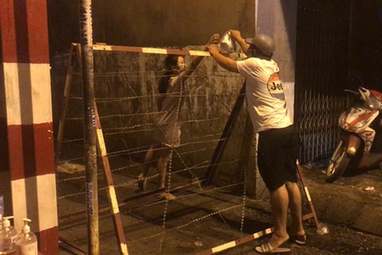 Clip: Phong tỏa con hẻm nơi thầy giáo dạy tiếng Anh nhiễm Covid-19 sinh sống