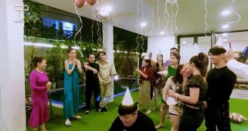 Bên trong biệt thự khủng của Hà Hồ - Kim Lý, cặp song sinh vừa chào đời đã đến ở nhà mới-1