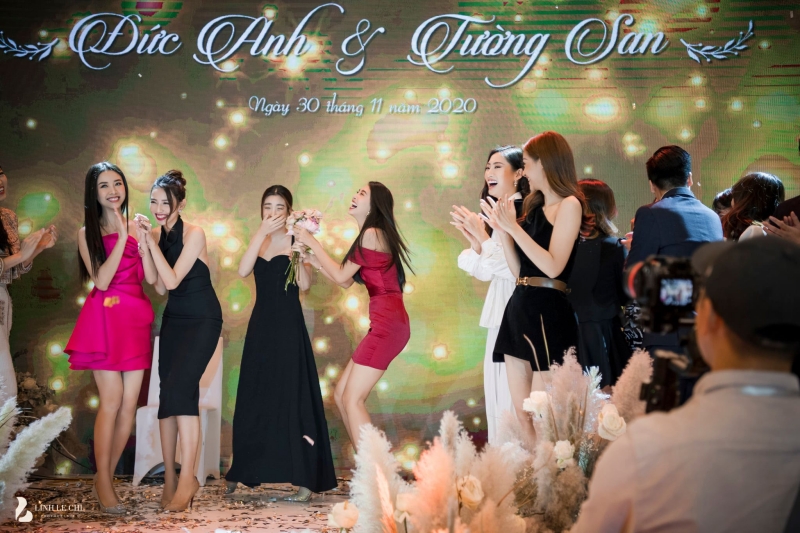 Loạt ảnh trong đám cưới kín tiếng của Tường San: Cô dâu khóc rưng rưng cũng xinh nức nở, chú rể chỉ nhìn thấy bóng lưng-9