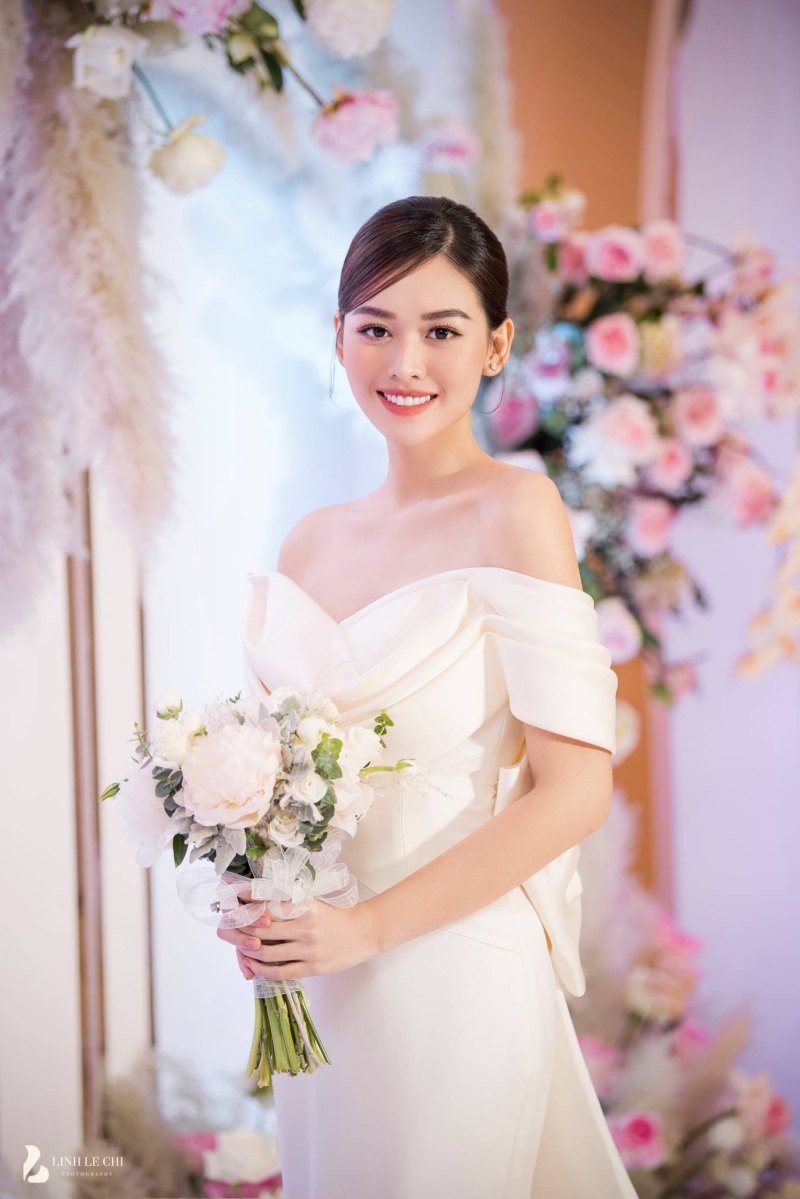 Loạt ảnh trong đám cưới kín tiếng của Tường San: Cô dâu khóc rưng rưng cũng xinh nức nở, chú rể chỉ nhìn thấy bóng lưng-14