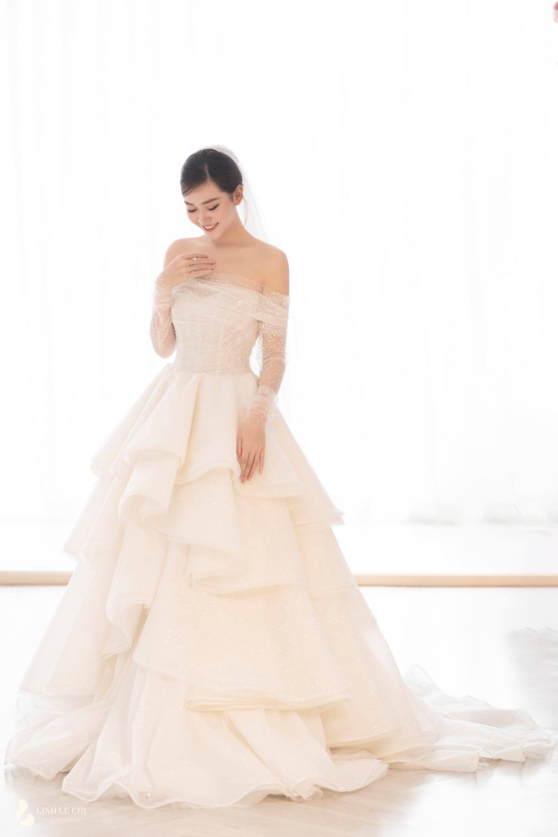 Loạt ảnh trong đám cưới kín tiếng của Tường San: Cô dâu khóc rưng rưng cũng xinh nức nở, chú rể chỉ nhìn thấy bóng lưng-15