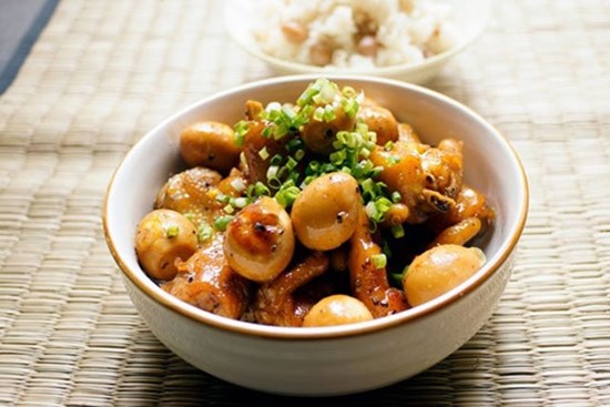 Đổi món với gà kho trứng cút khiến cả nhà đều mê