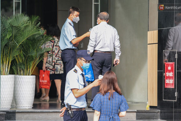 Bé trai 1 tuổi nhiễm COVID-19 đã tiếp xúc gần với 17 người, được đưa đi nhiều quán ăn, hội chợ và ra sân bay-2