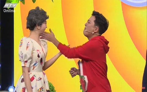 Túm áo, hất thức ăn vào đồng nghiệp ở game show Việt-4