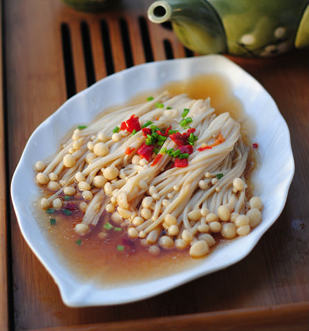 Chế biến nấm hải sản theo cách này, hội chị em ăn kiêng có thể đá bay cơn thèm cơm nhờ hương vị&nbsp;thơm ngon ngây ngất!-4