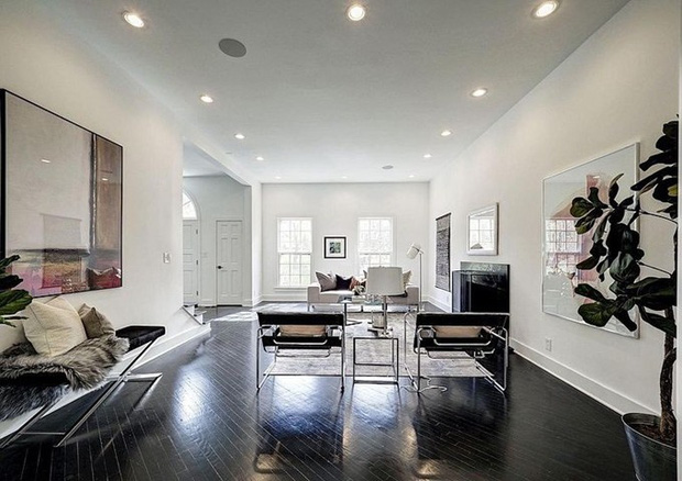 Biệt thự rộng 900m2 của siêu mẫu Bằng Lăng ở Mỹ: Nội thất tone trắng đen nhưng vẫn cực kì hút mắt-1