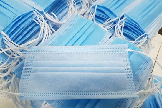 Chợ khẩu trang tấp nập,