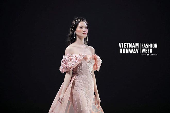 Cuộc sống thăng trầm của hoa hậu Việt Nam bị chê học kém, khổ sở vì tin đồn cặp đại gia-3