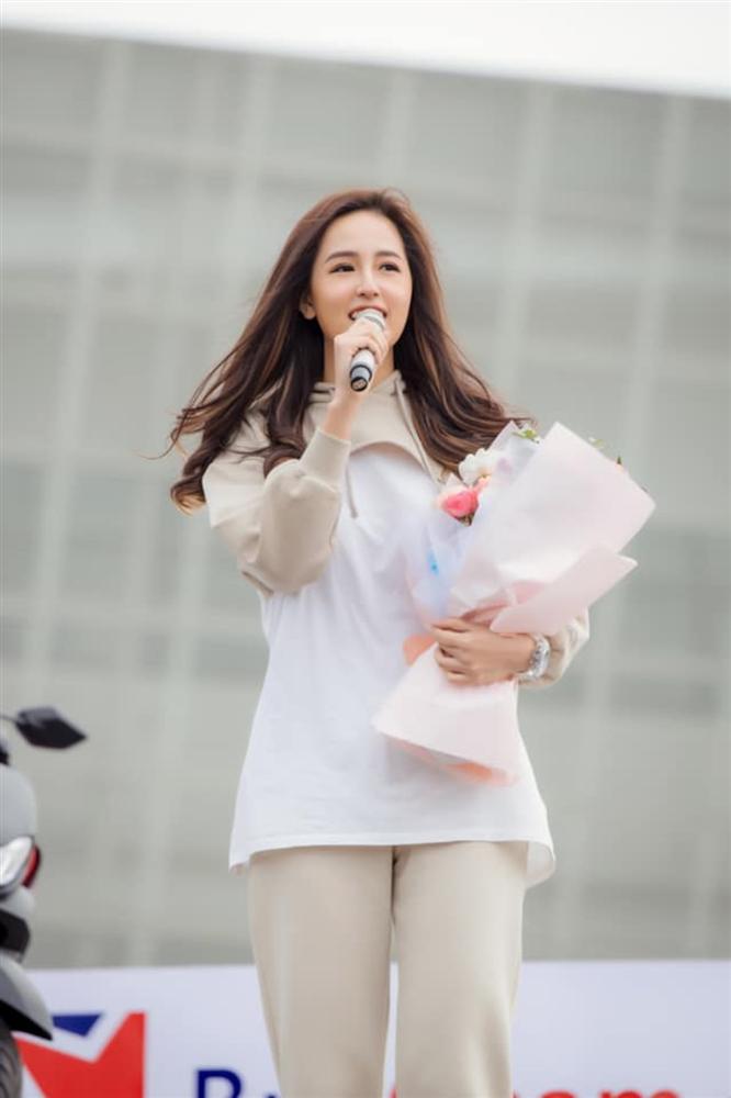 Sau những pha mặc đồ thể thao thị phi nhạy cảm, cuối cùng Mai Phương Thúy cũng chịu thay đổi rồi!-5