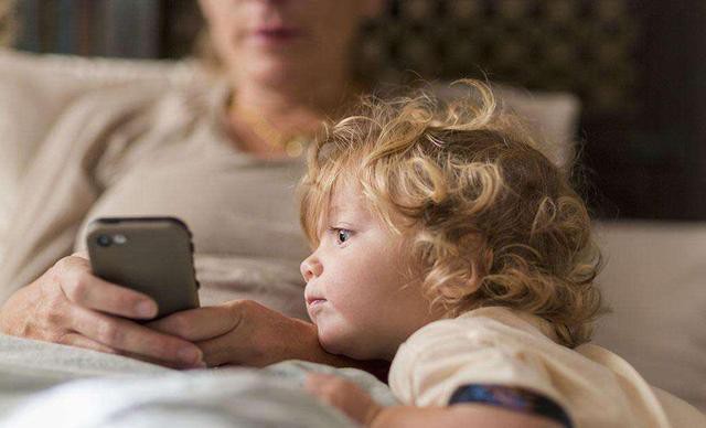 Cha mẹ thường phàn nàn con cái thiếu tập trung trong học tập nhưng lại không biết rằng nguyên nhân chính là ở mình-2