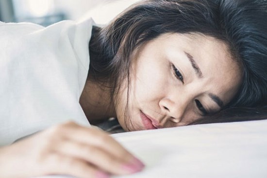 Sáng ngủ dậy phát hiện tôi lén cho em gái ngủ nhờ một đêm, chồng nổi cơn thịnh nộ buộc tôi phải vơ quần áo bỏ đi
