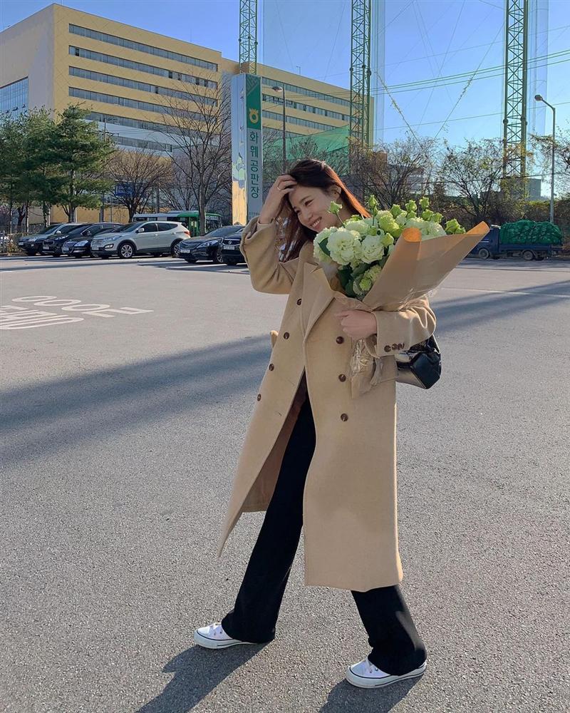 4 phiên bản trẻ trung nhất của áo khoác dạ, chị em nên sắm ngay vì một mùa Đông không già nua chán đời-3