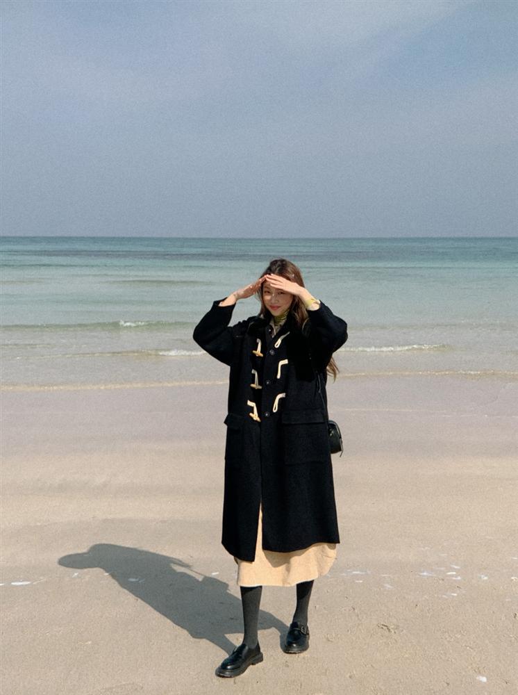 4 phiên bản trẻ trung nhất của áo khoác dạ, chị em nên sắm ngay vì một mùa Đông không già nua chán đời-14