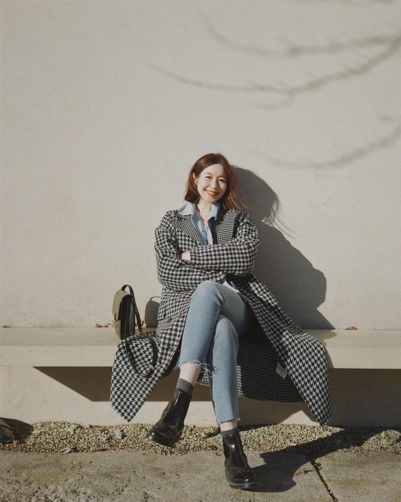 4 phiên bản trẻ trung nhất của áo khoác dạ, chị em nên sắm ngay vì một mùa Đông không già nua chán đời-6