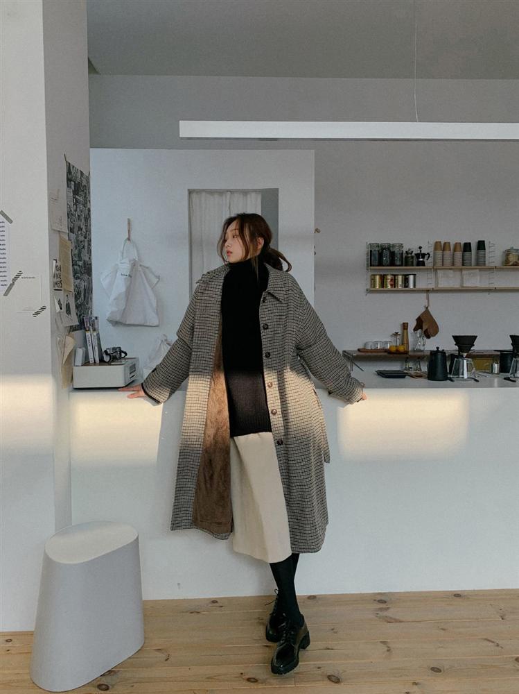 4 phiên bản trẻ trung nhất của áo khoác dạ, chị em nên sắm ngay vì một mùa Đông không già nua chán đời-8