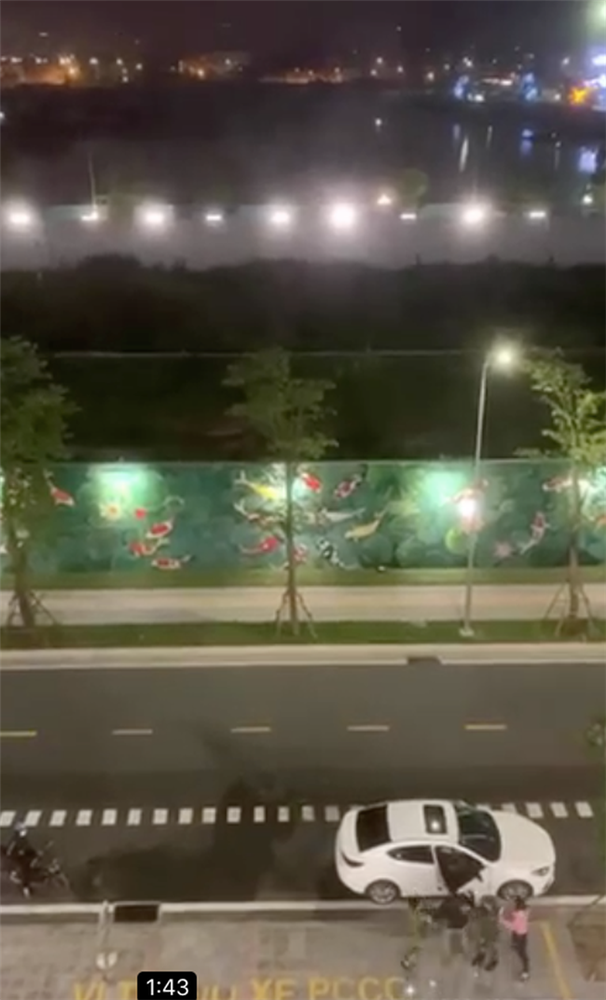 Màn đánh ghen gay cấn hơn cả trận battle: Tiểu tam phi từ ô tô ra định combat vợ, anh chồng phải chật vật trong màn hỗn chiến-3