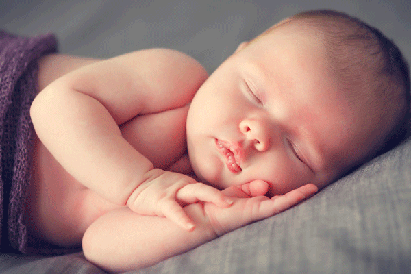 Trước khi đi ngủ 1 tiếng cha mẹ tuyệt đối không được làm 3 điều này với trẻ-4