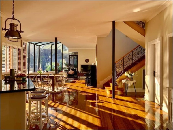 Ngôi nhà bình yên ngập tràn nắng gió, hương thơm và phòng khách full kính trong suốt vạn người mơ-4