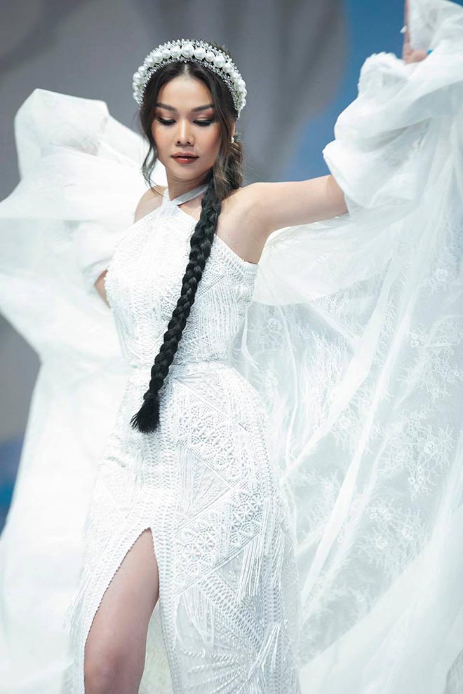 Siêu mẫu Thanh Hằng ở tuổi 37: Chưa lấy chồng, chăm khoe ảnh nóng bỏng-2