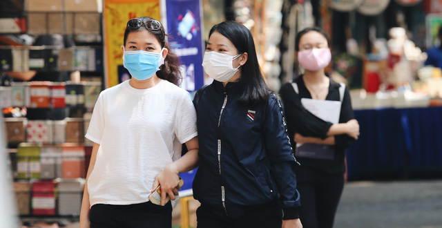 Ngoài tiếp xúc trực tiếp với người bệnh, WHO còn liệt kê thêm 2 con đường khác lây truyền COVID-19, cảnh báo người dân không chủ quan-3