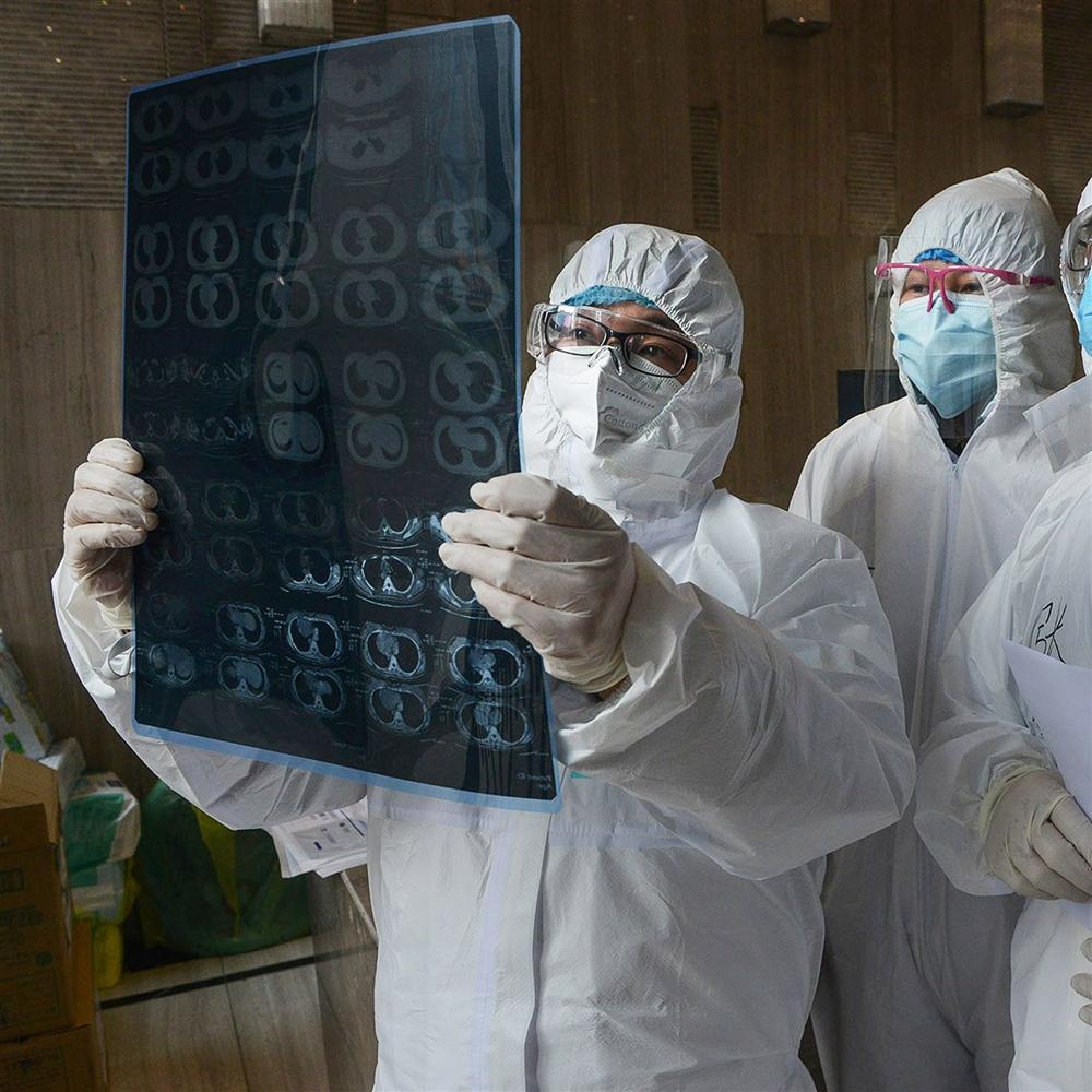 Ngoài tiếp xúc trực tiếp với người bệnh, WHO còn liệt kê thêm 2 con đường khác lây truyền COVID-19, cảnh báo người dân không chủ quan-1