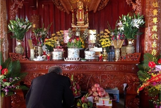 Đặt bàn thờ đúng 4 vị trí mất lộc này: Gia chủ ngày càng nghèo cuộc sống khó khăn khó lòng vươn lên