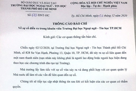 HUFLIT nói gì về hình ảnh nam thanh niên nằm bất động trong khuôn viên trường?