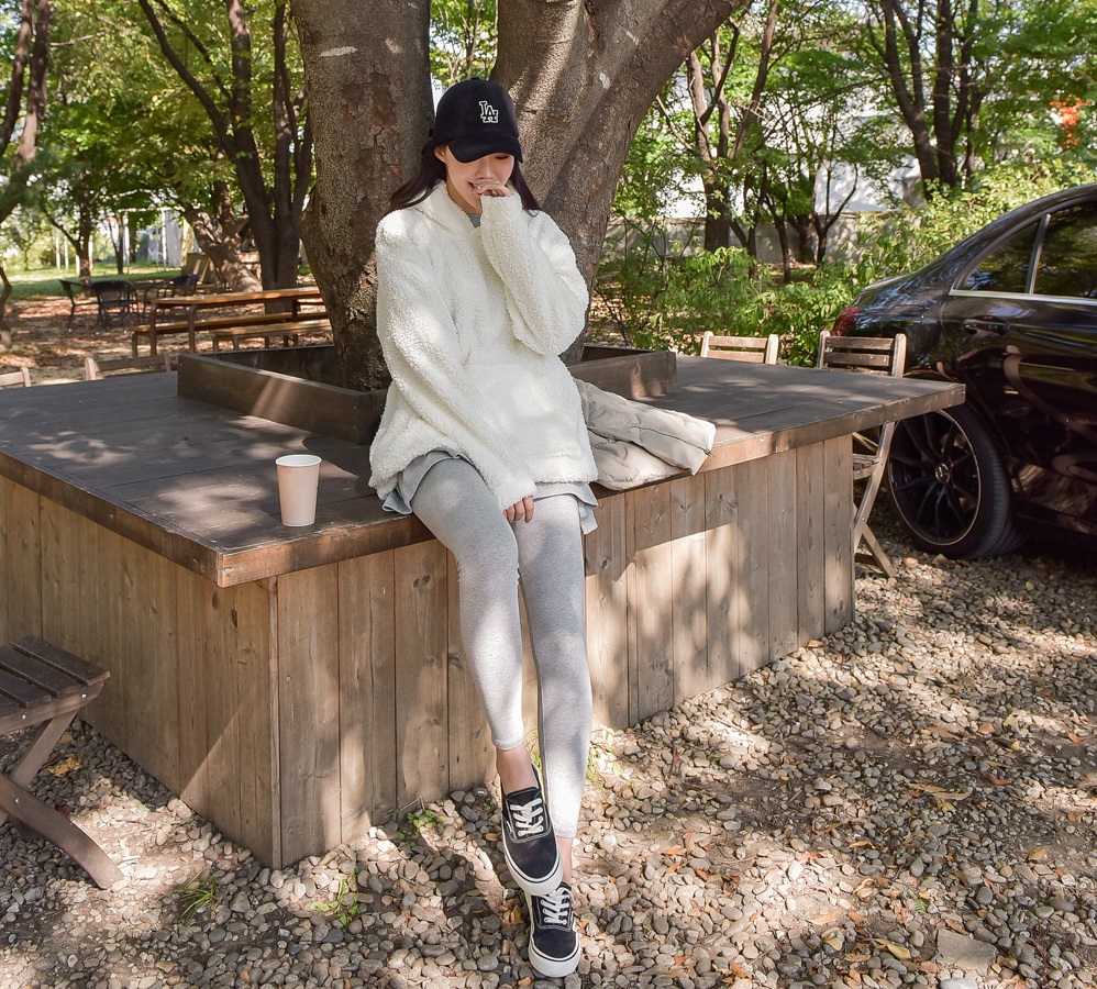 Đông sang là nhiều chị em diện legging phản cảm hết chỗ nói, và đây là cách mặc lịch sự duyên dáng cần ghim ngay-7