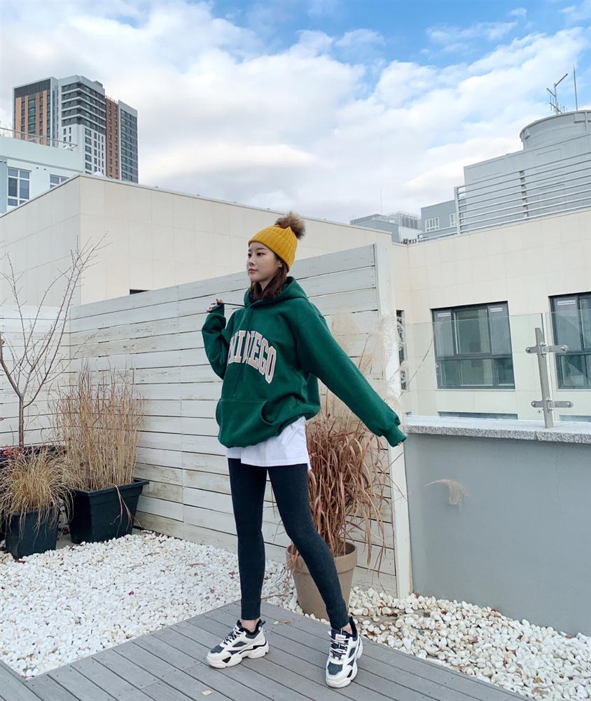 Đông sang là nhiều chị em diện legging phản cảm hết chỗ nói, và đây là cách mặc lịch sự duyên dáng cần ghim ngay-8