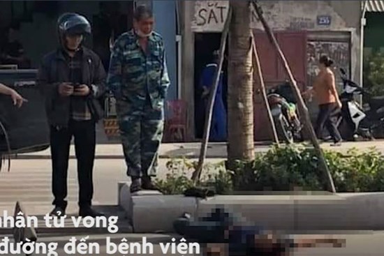 Tông vào dải phân cách, tài xế xe máy tử vong