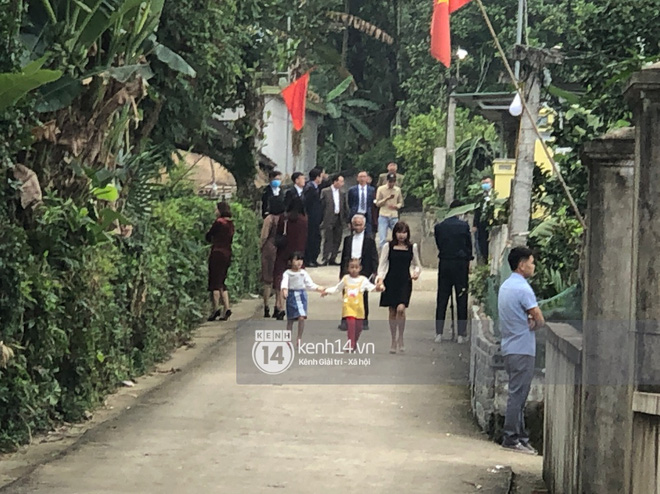 Trực tiếp đám cưới Công Phượng tại Nghệ An: Tân lang tân nương đan chặt tay nhau trên lễ đường, Dế Choắt - Văn Đức rạng rỡ chung khung hình-20
