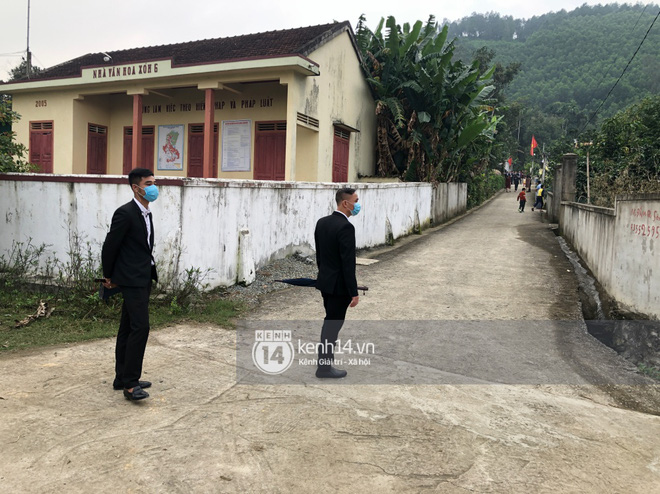 Trực tiếp đám cưới Công Phượng tại Nghệ An: Tân lang tân nương đan chặt tay nhau trên lễ đường, Dế Choắt - Văn Đức rạng rỡ chung khung hình-21