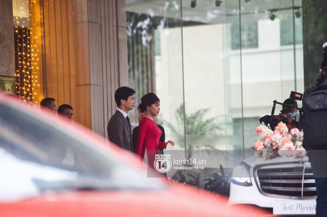 Trực tiếp đám cưới Công Phượng tại Nghệ An: Tân lang tân nương đan chặt tay nhau trên lễ đường, Dế Choắt - Văn Đức rạng rỡ chung khung hình-23