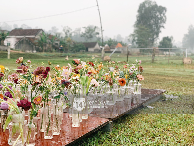 Trực tiếp đám cưới Công Phượng tại Nghệ An: Tân lang tân nương đan chặt tay nhau trên lễ đường, Dế Choắt - Văn Đức rạng rỡ chung khung hình-27