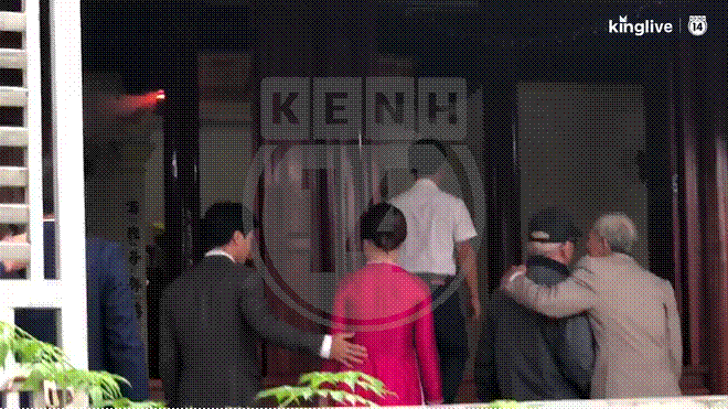 Trực tiếp đám cưới Công Phượng tại Nghệ An: Tân lang tân nương đan chặt tay nhau trên lễ đường, Dế Choắt - Văn Đức rạng rỡ chung khung hình-16
