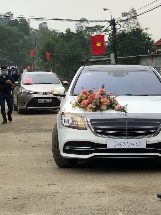 Trực tiếp đám cưới Công Phượng tại Nghệ An: Tân lang tân nương đan chặt tay nhau trên lễ đường, Dế Choắt - Văn Đức rạng rỡ chung khung hình-15